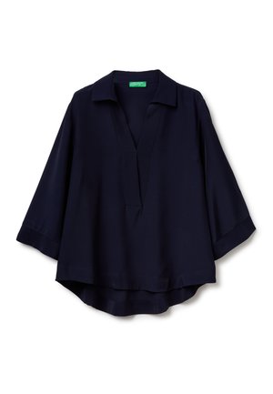 Marineblaue, kurzärmelige Bluse mit Kragen und V-Ausschnitt. Hergestellt aus glattem Stoff, mit einem längeren Rückensaum.