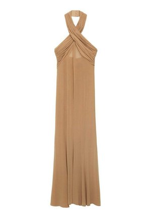Robe à encolure halter en tissu beige doux, avec des détails plissés au niveau du col et un design fluide, longueur sol.