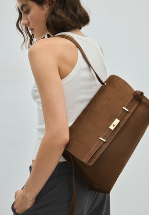 Stradivarius, MAXI SHOULDER BAG - Skuldertasker - dark brown