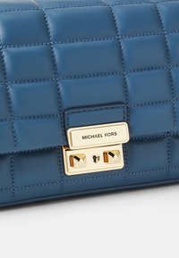 MICHAEL Michael Kors TRIBECA CHAIN - Borsa a tracolla - blue