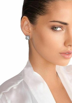 Lenoites FYRKLÖVERÖR - Korvakorut - silver coloured & mother of pearl white