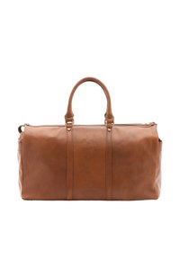 Bruine leren reisbag met dubbele handgrepen, ritssluiting en gestikte verticale accenten op een witte achtergrond.