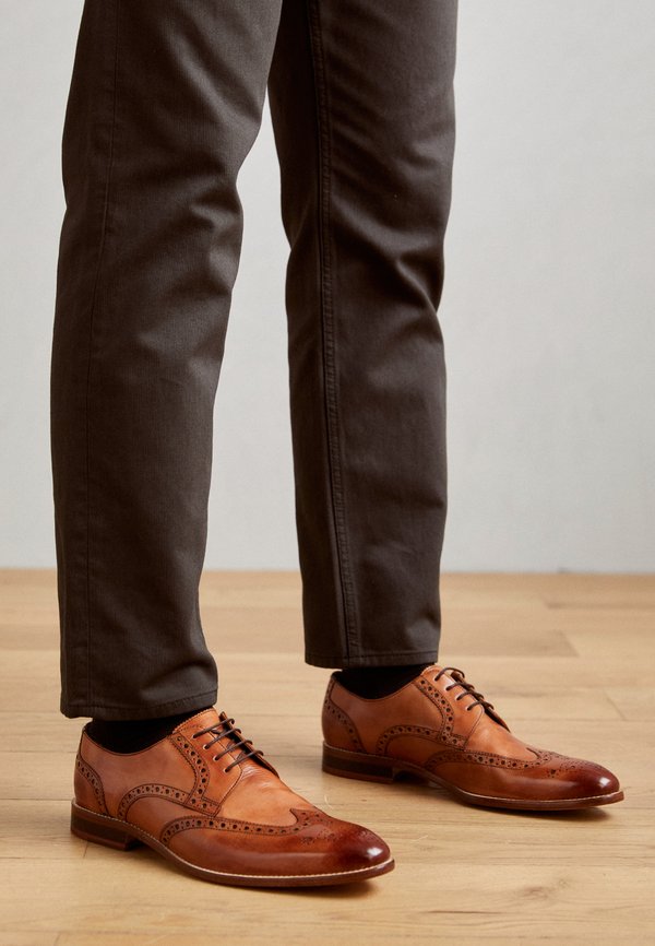 BOBBY 5 - Smart lace-ups - cognac4
