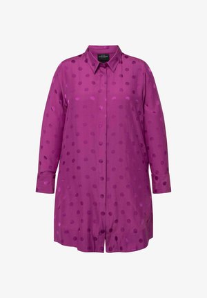 Fialová košile na knoflíky s hladkým saténovým povrchem, s potiskem puntíků. Dlouhé rukávy a klasický límec.