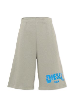 Pantaloncini grigio chiaro alla lunghezza del ginocchio con elastico in vita e scritta blu "DIESEL CREW" stampata sulla parte inferiore della gamba destra.