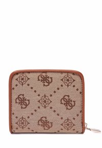 Portafoglio beige con motivo del logo marrone, superficie testurizzata e bordo uniforme color tan. Presenta una chiusura a zip con un tirante in metallo.