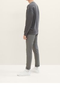 TOM TAILOR DENIM Chino kalhoty - grey