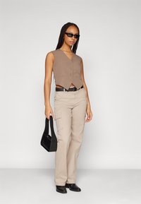 ONLY ONLASTRID SHORT FITTED - Strukirani kaput - walnut