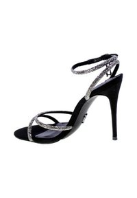 Sandal con tacco alto nero con finitura in suede, caratterizzato da cinturini e dettagli in tonalità argento, con punta aperta e chiusura con fibbia alla caviglia.