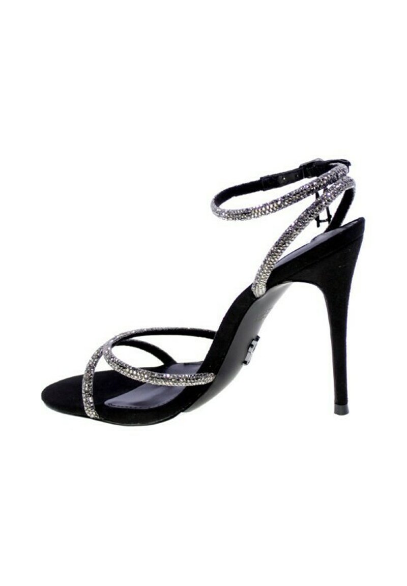 Sandal con tacco alto nero con finitura in suede, caratterizzato da cinturini e dettagli in tonalità argento, con punta aperta e chiusura con fibbia alla caviglia.