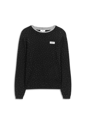 Maglione nero con scollatura rotonda, caratterizzato da un colletto interno grigio, un motivo a pois e una piccola toppa rettangolare con logo sulla parte anteriore.