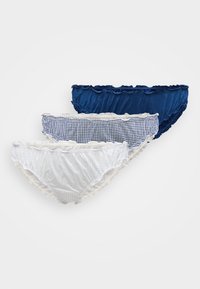 Τρία ζευγάρια γυναικείων σλιπ σε ναυτικό μπλε, ανοιχτό μπλε καρό και λευκό γκίνχαμ. Κάθε ζευγάρι έχει ζωνάρι με βολάν και μαλακή υφή υφάσματος.