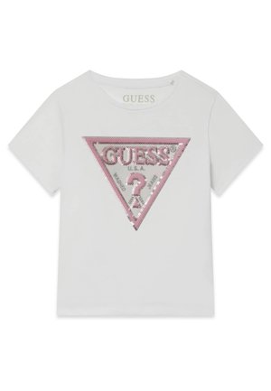 Weißes Baumwoll-T-Shirt mit kurzen Ärmeln, das ein pinkfarbenes, mit Pailletten besetztes Dreiecksmotiv und das "GUESS"-Logo in metallischen Buchstaben zeigt.