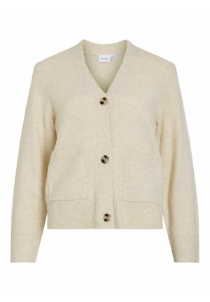 Béžový kardigan s výstřihem ve tvaru V, zapínáním na knoflíky vpředu, dvěma našitými kapsami, ribovaným lemem a manžetami, vyrobený z měkké tkaniny.