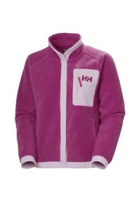 Chaqueta de forro polar en rosa brillante con cuello alto, cierre de botones a presión y un bolsillo blanco con cremallera que presenta un logo. Textura suave.