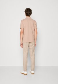HUGO DERESO - Poloskjorter - medium beige