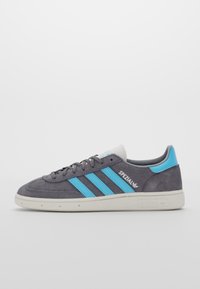 Tossud - grey five/blue burst/off white