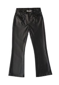 Zwarte nep leren flared broeken met een gladde textuur, vier zakken, een knoopsluiting en stiksels langs de naden.