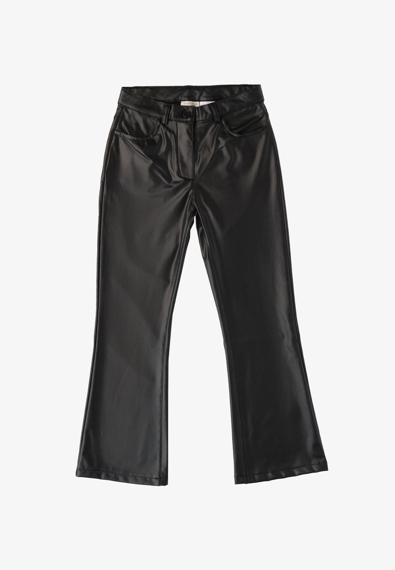 Zwarte nep leren flared broeken met een gladde textuur, vier zakken, een knoopsluiting en stiksels langs de naden.