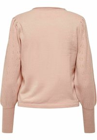 Pull rose clair en maille avec manches longues bouffantes texturées ornées de motifs floraux en ajouré. Poignets et ourlet côtelés terminent le design.