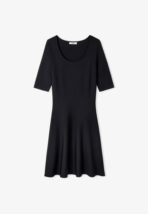 Schwarzes kurzärmliges Kleid mit Rundhalsausschnitt, aus weichem Stoff gefertigt. Schwingende Rocksilhouette mit glatter Textur und ohne sichtbare Muster.