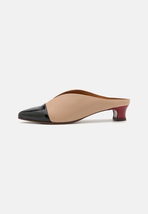 HALEU - Mules - sucre black/linda tan/sucre rojo