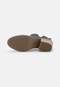 TOMS Botines bajos - black