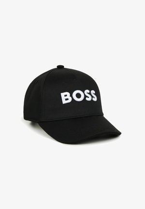 Cappellino da baseball nero in materiale sintetico con ricamo bianco "BOSS" sulla parte frontale e visiera curvata.