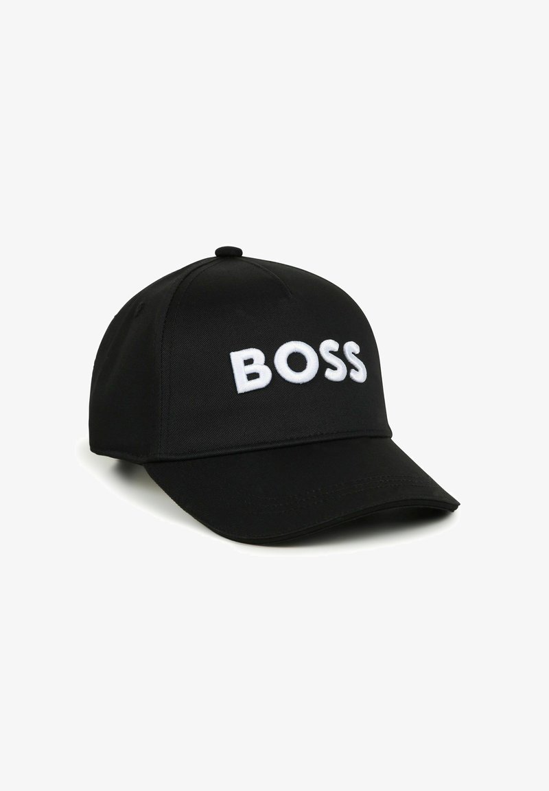 Cappellino da baseball nero in materiale sintetico con ricamo bianco "BOSS" sulla parte frontale e visiera curvata.