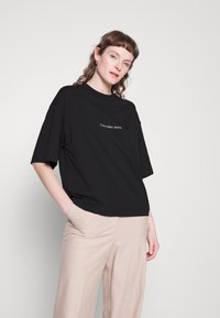 Calvin Klein Jeans BLOWN TEE - T-shirts med print - black