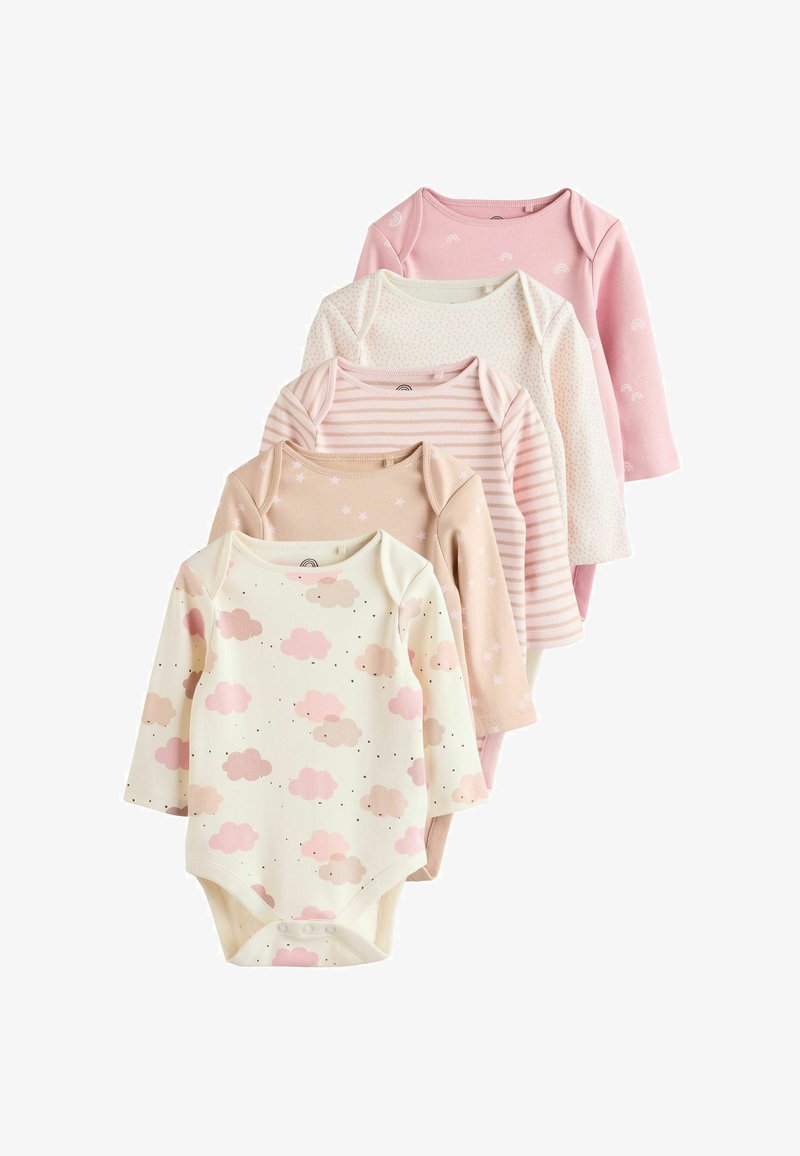 Fünf langärmelige Babyschnitte in sanften Pastellfarben mit Mustern von Wolken, Sternen, Streifen, Punkten und Regenbögen, in einer versetzten Anordnung übereinandergelegt.