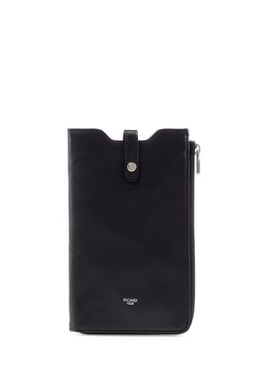 Zwarte leren portemonnee met een drukknoopsluiting en een rits aan de zijkant, met de merknaam "Picard 1928" in het wit.