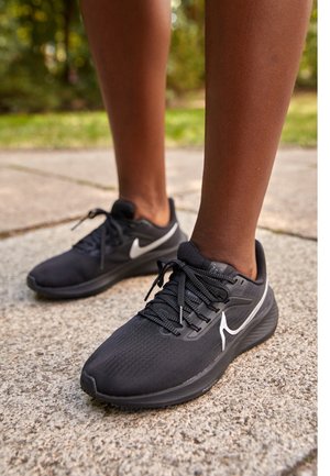 Laufschuh Straße - black