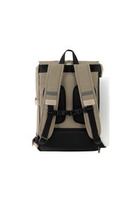 Zaino beige con pannello posteriore in rete nera e spallacci. Presenta spallacci regolabili, maniglia superiore e tasca esterna per un laptop.