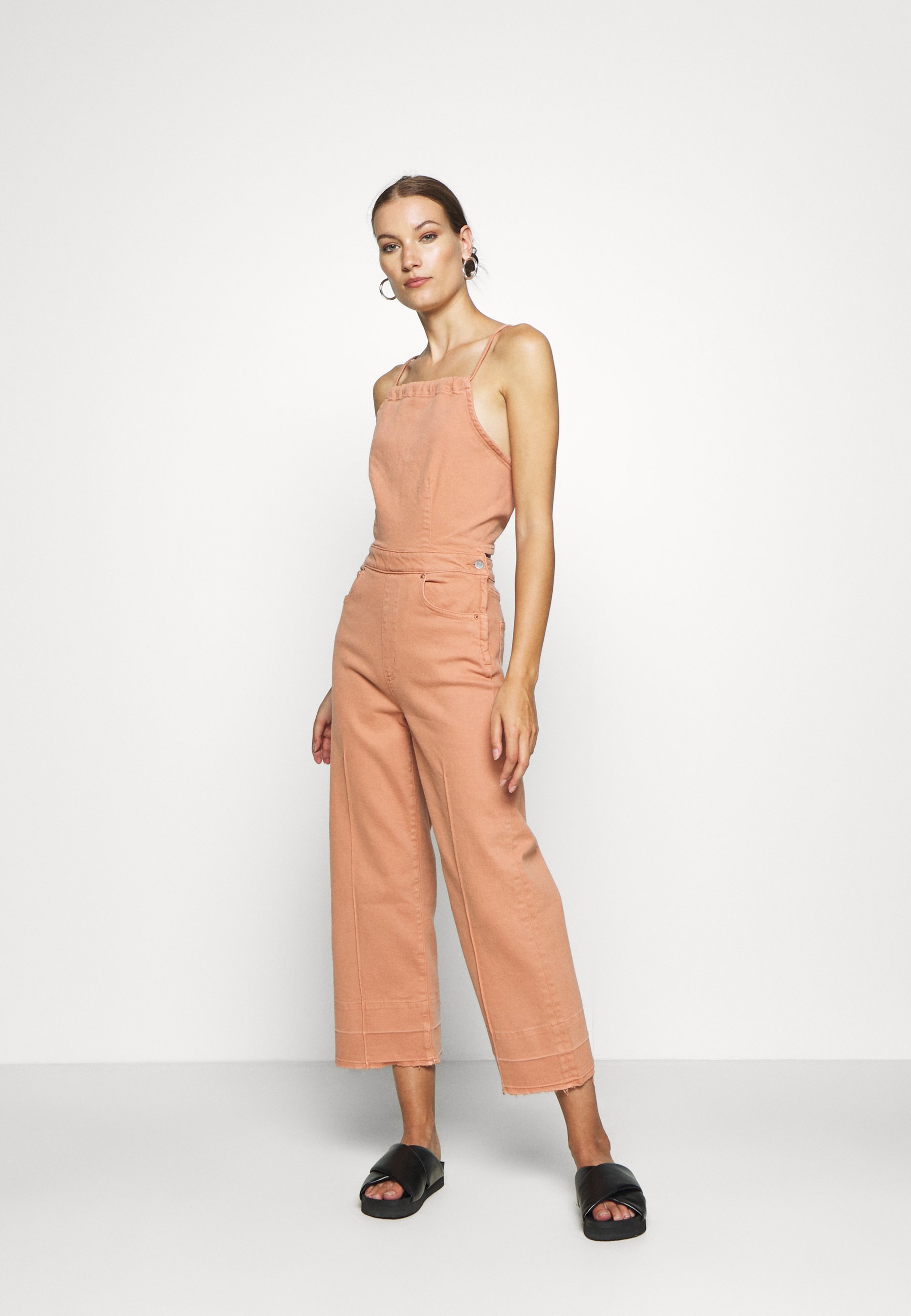 Ética Jumpsuit tan Zalando.no Abercrombie & Fitch SMOCKED BODICE - Jumpsuit - brown cow