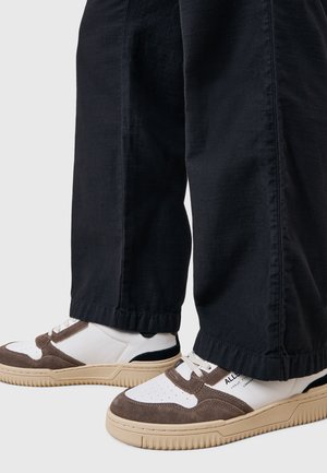 REGAN LOW - Trainers - grey