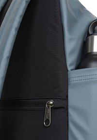 Eastpak DAY PAK'R - Mochila - tarp stormy