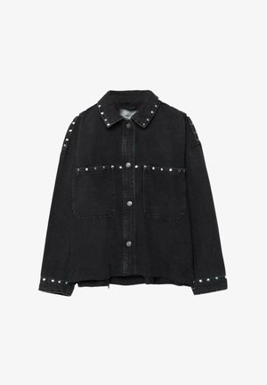Giacca di jeans nera con borchie d'argento sul colletto, tasche, maniche e polsini, con due tasche applicate frontali e chiusura con bottoni.