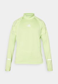 Helles grünes, langärmliges Sporthemd mit einem Stehkragen, das ein weißes Logo und reflektierende Akzente an den Bündchen aufweist. Hergestellt aus strukturiertem, atmungsaktivem Material.