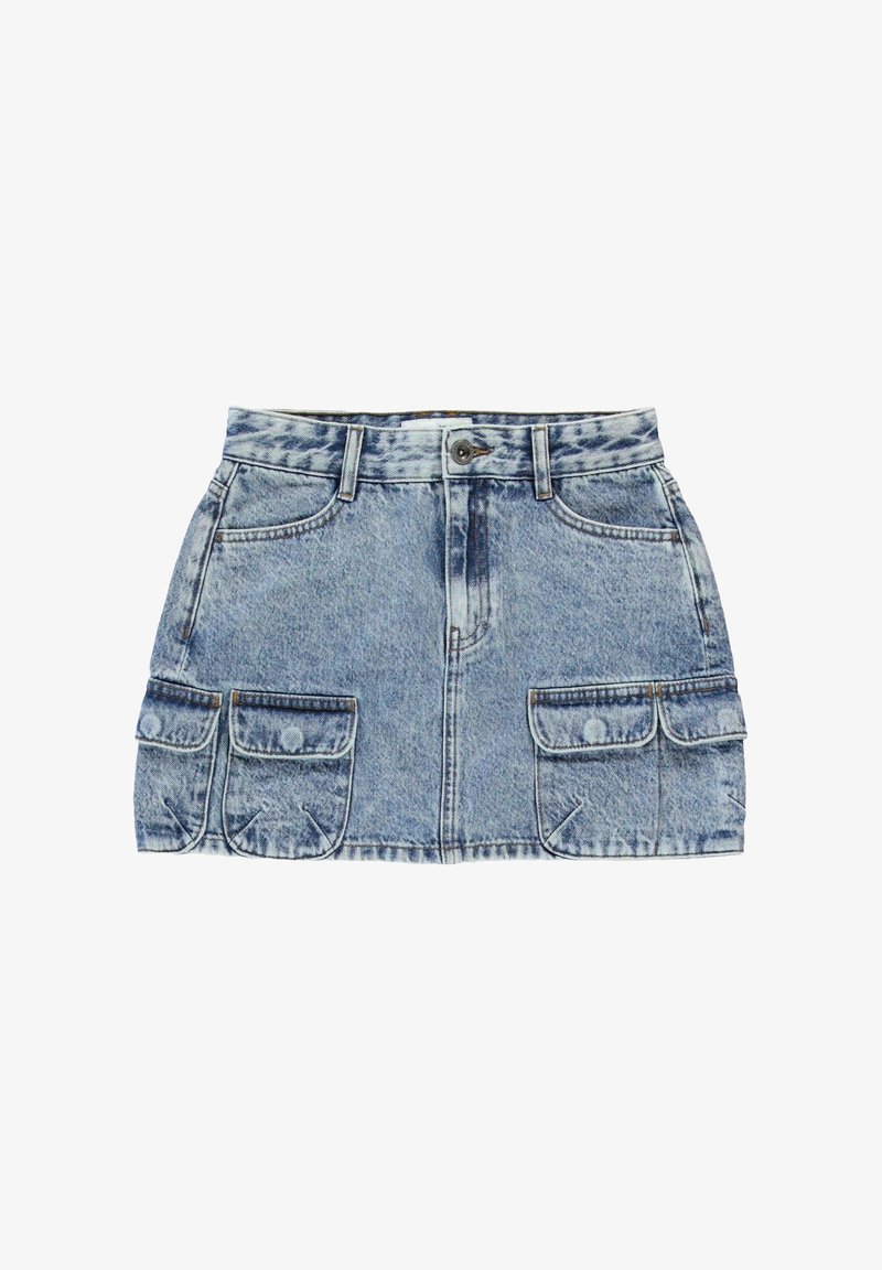Denim mini-jurk, lichtblauwe wassing, vijf-pocket ontwerp, twee voorzakken, zoomlijn boven halverwege de dij, gestructureerde stof met vervaagde gedeelten.
