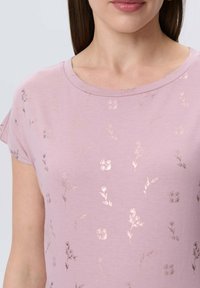 Greenpoint - T-shirt z nadrukiem