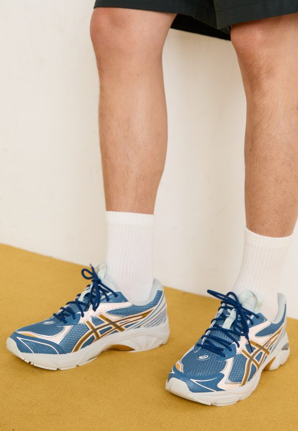 UB7-S GT-2160 UNISEX - Trainers