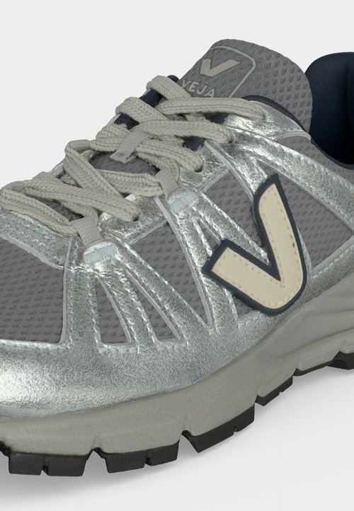 Veja SALAR - Trainers - silver-coloured — foto 7