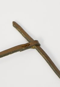 Vanzetti WRAP BELT WITH BEVELLED KNOTABLE TIP - Lannevyö - olive