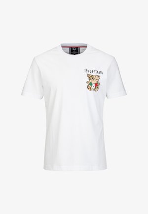 Weißes T-Shirt mit kurzen Ärmeln und einem kleinen Teddybär-Motiv, der die Farben der italienischen Flagge trägt, sowie dem Schriftzug "19V69 Italia" auf der Brust.