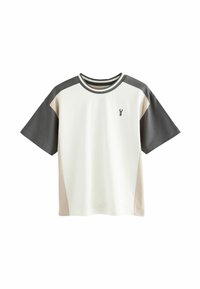 T-shirt a maniche corte con corpo bianco, pannelli grigi e beige, collo a costine e un piccolo logo sul petto. Realizzata in tessuto di cotone.