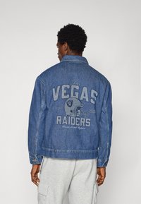 New Era - NFL LAS VEGAS RAIDERS JACKET - Club wear - blue denim Thumbnail Image 1