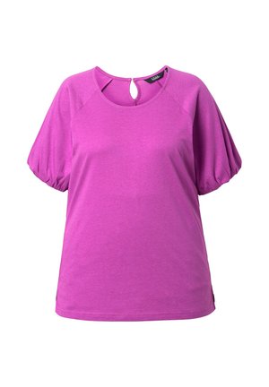 Fialová krátká halenka s nařasenými nabíranými rukávy a malým vzdušným výstřihem na zádech se zapínáním na knoflík.