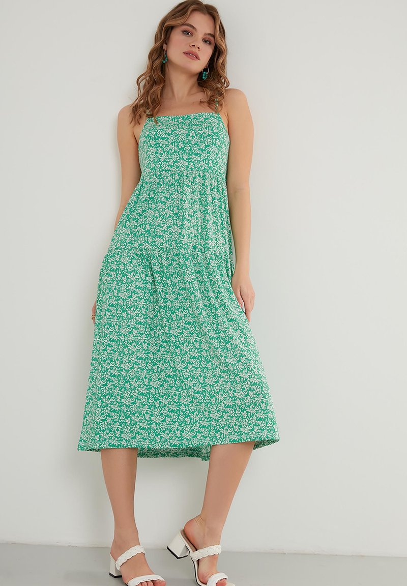 LELA REGULAR FIT - Džersejové šaty - benetton color