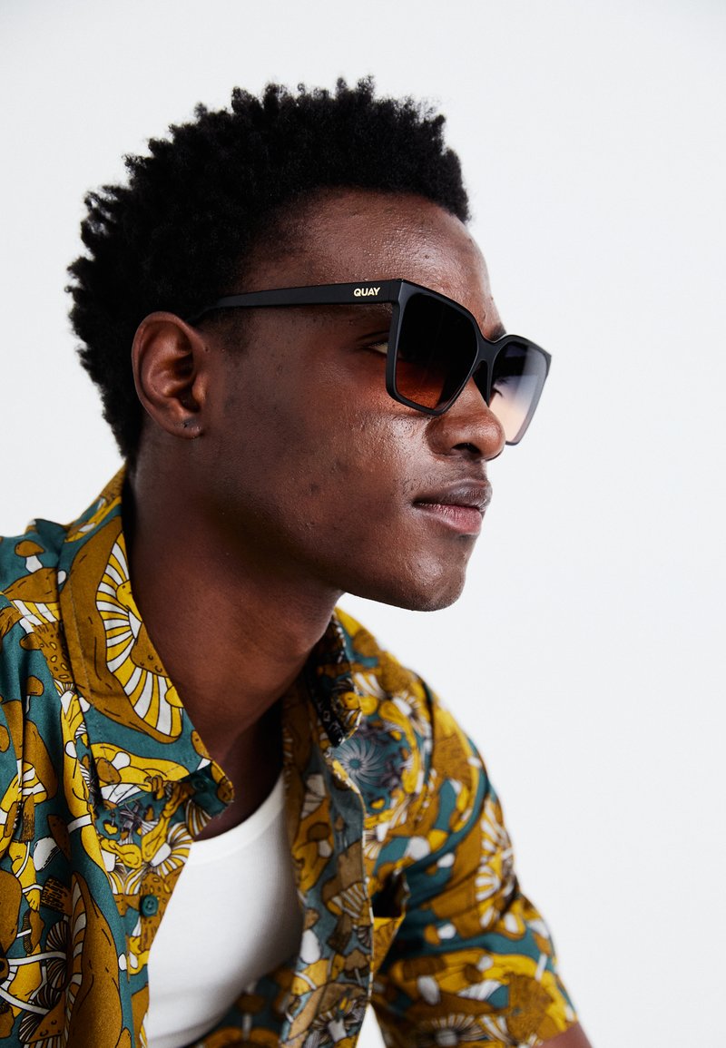 QUAY AUSTRALIA LEVEL UP - Sunglasses - matte black/black 